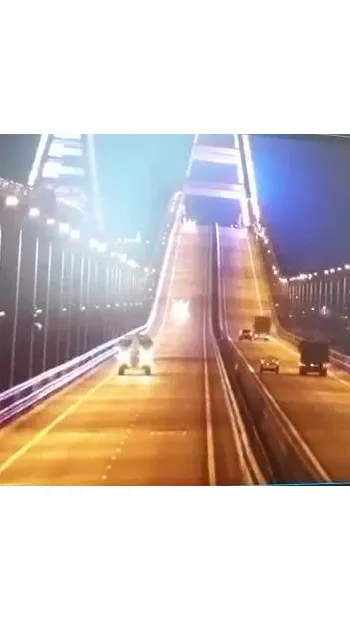 ​🔥🔥Момент вибуху на Кримському мосту з камер відеоспостереження 