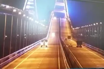 ​🔥🔥Момент вибуху на Кримському мосту з камер відеоспостереження 