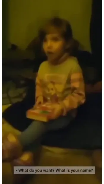 ​Російське вторгнення в Україну : Увага!!! Під час останньої евакуації з території заводу "Азовсталь" окупанти розлучили жінку і її маленьку 4-річну доньку Алісу.