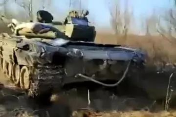 ​⚡️Наші бійці ЗСУ взяли на облік цілий танк Т-72.   💪🏻 Ще і з боєкомплектом.