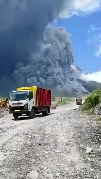 ​В Індонезії на острові Ява сталося виверження вулкана Мерапі