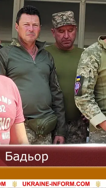 ​Волонтери Олександр Орлов та Кирило Бадьор передали тактичне спорядження для військової частини