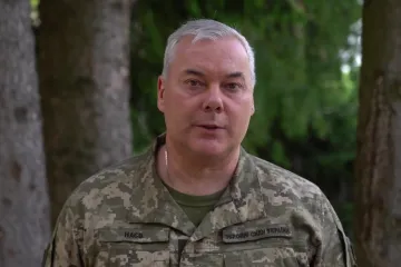 ​Командувач Об’єднаних Сил ЗС України  генерал-лейтенант Сергій Наєв відвідав один з лікувальних закладів Північної операційної зони де проходять лікування пораненні військовослужбовці.