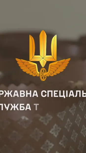 ​Кухар Державної спеціальної служби транспорту солдат Денис Усов показав, як готуються  пасочки у війську