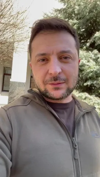 ​Володимир Зеленський спростовує провокаційне фейкове відео рф