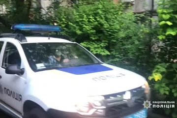 ​На Донеччині поліцейські врятували самогубцю, який стрибнув з балкона та завис