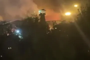 ​У Тегерані здійнялась пожежа в найбільшій вʼязниці «Евін»