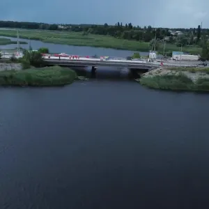 ​У Макарові на Київщині відновлюють міст через річку Здвиж