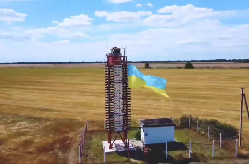 На одному з маяків Одещини замайорів український прапор