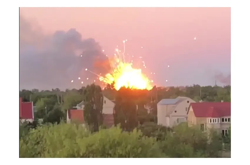 ЗСУ сьогодні вночі влучили в склад боєкомплекту російських військ в районі Нової Каховки