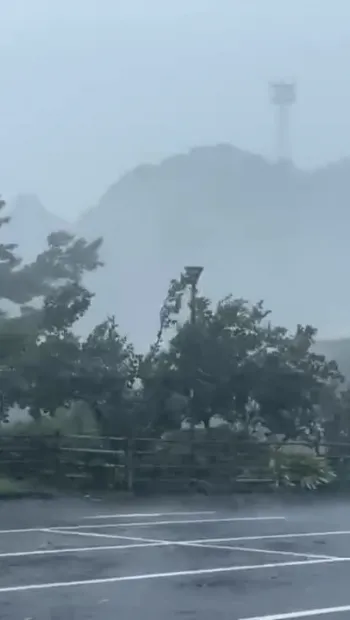 ​На Японію обрушився тайфун Нанмадол, вже постраждало 11 людей