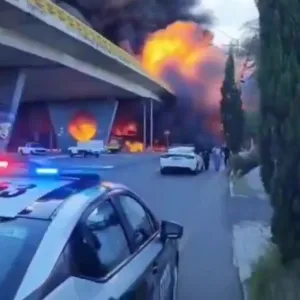 ​У Мексиці в результаті аварії поїзда вибухнув бензовоз
