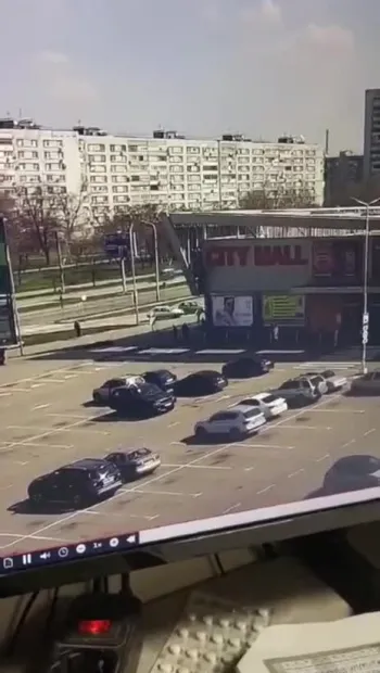 ​Президент Зеленський опублікував відео з моментом влучання російської ракети по житловій дев'ятиповерхівці в Запоріжжі
