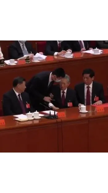 ​Сі Цзіньпіна обрали головою Компартії Китаю на третій п'ятирічний термін