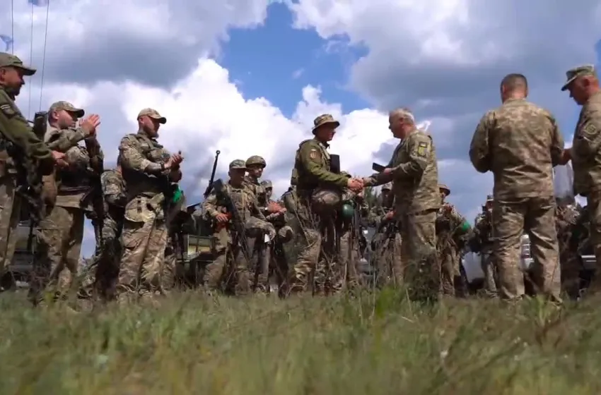 Командувач Об’єднаних Сил ЗС України генерал-лейтенант Сергій Наєв відвідав бійців, які нещодавно повернулися з виконання бойових завдань на Сході нашої держави