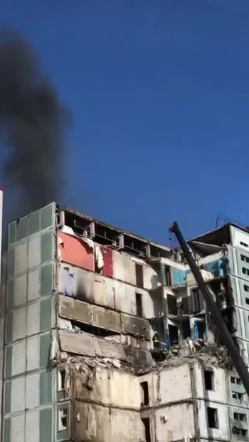 ​В Умані, під час розбору завалів зруйнованої багатоповерхівки, знову спалахнула пожежа